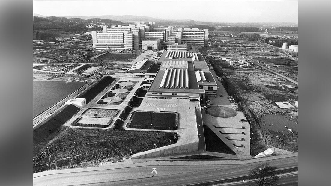 Die Universität macht Schule Eröffnung von Laborschule und
