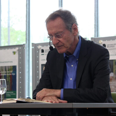 Bernhard Schlink liest aus seinem Roman "Olga". Foto: Universität Bielefeld/A. Hermwille