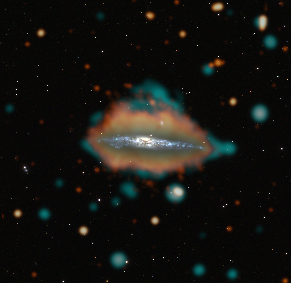 Die Wal-Galaxie NGC 4631 in drei verschiedenen Wellenlängenbereichen