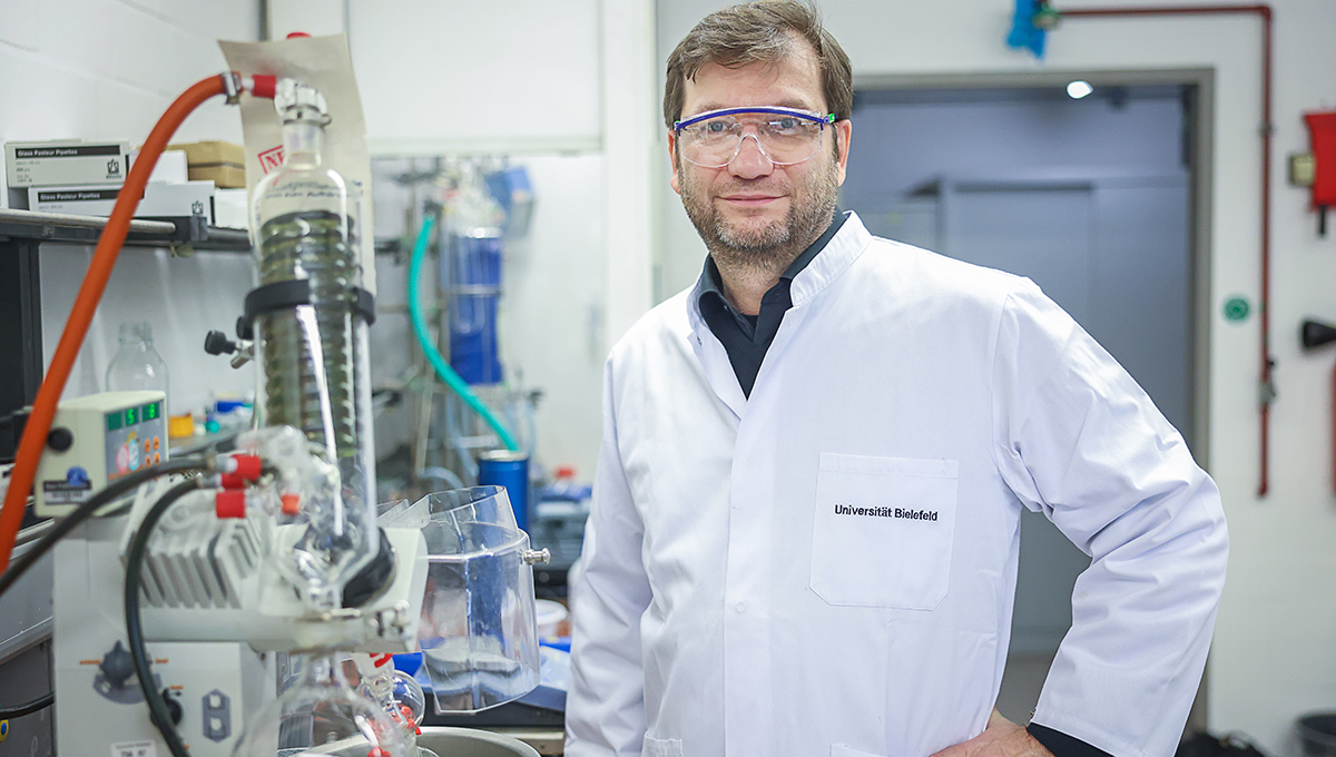 Prof. Dr. Thorsten Glaser von der Universität Bielefeld leitet die neue Forschungsgruppe „Bioinspirierte Oxidationskatalyse mit Eisenkomplexen“.