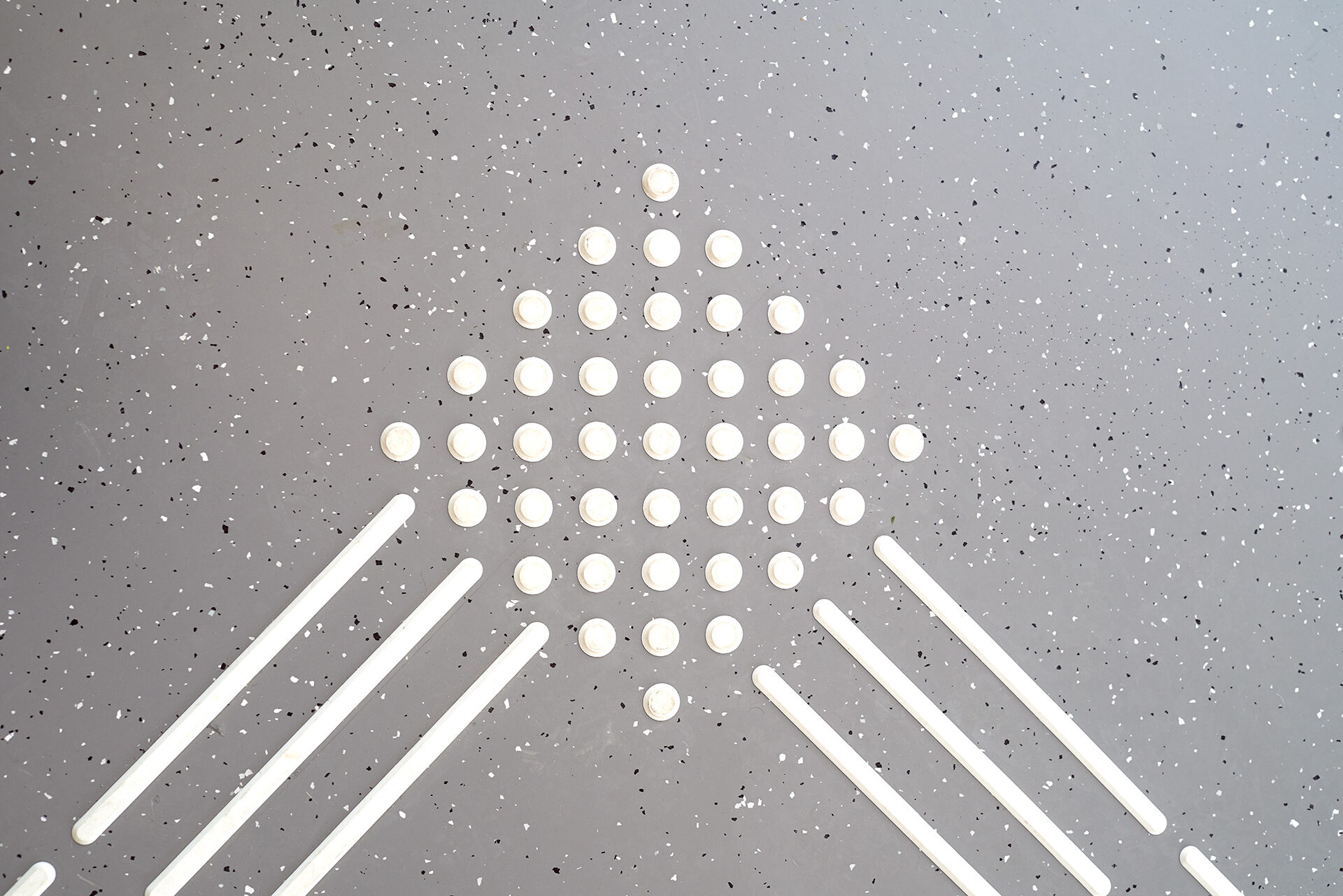 Dekorationsbild: Weiße Punkte und Linien auf grauem Untergrund