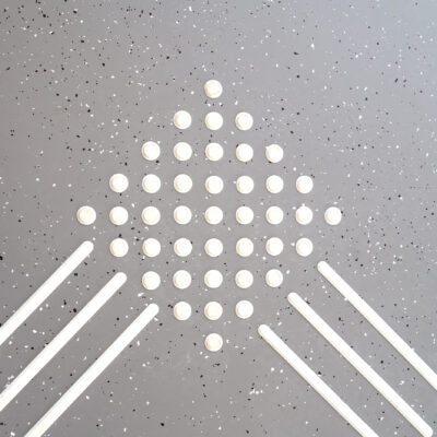 Symbolbild: grauer Fußboden in der Universität Bielefeld