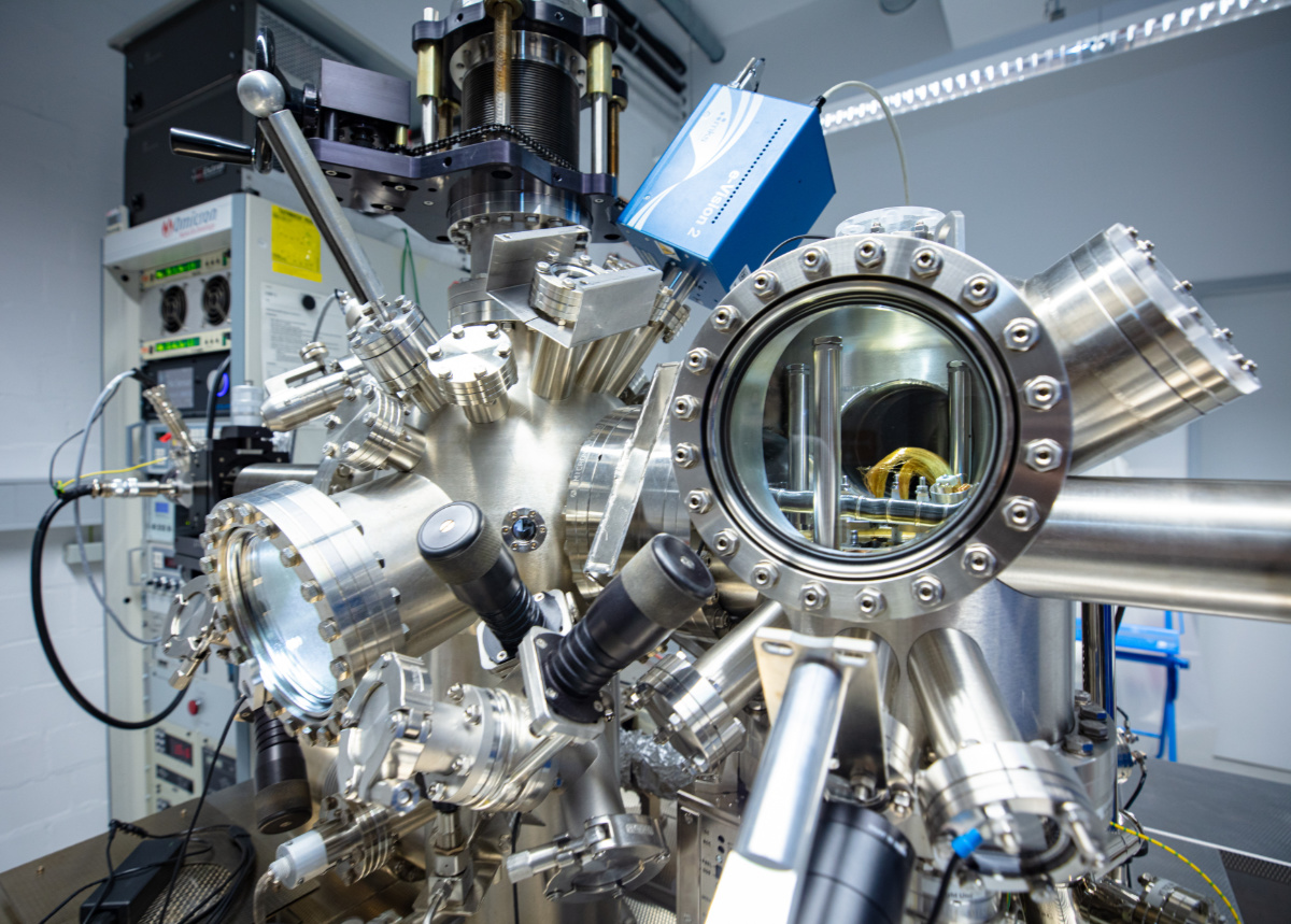 Photo of an atomic force microscope.