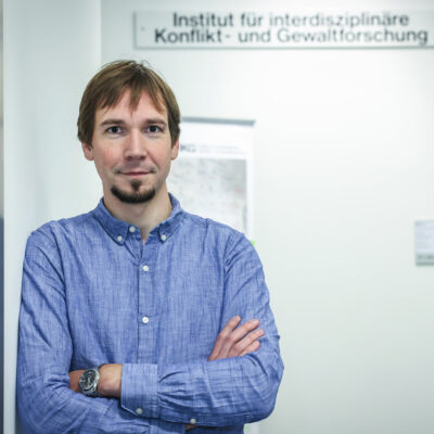 Portrait-Picture of Prof. Tobias Hecker, Faculty of Psychology and Sports Science