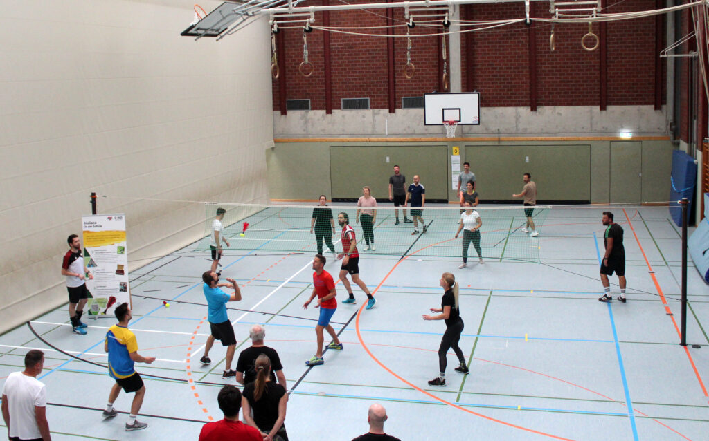 Einer der Workshops gab den Lehrkräften einen Einblick in das Spiel Indiaca – einer neuen alten Variante zum Volleyball.