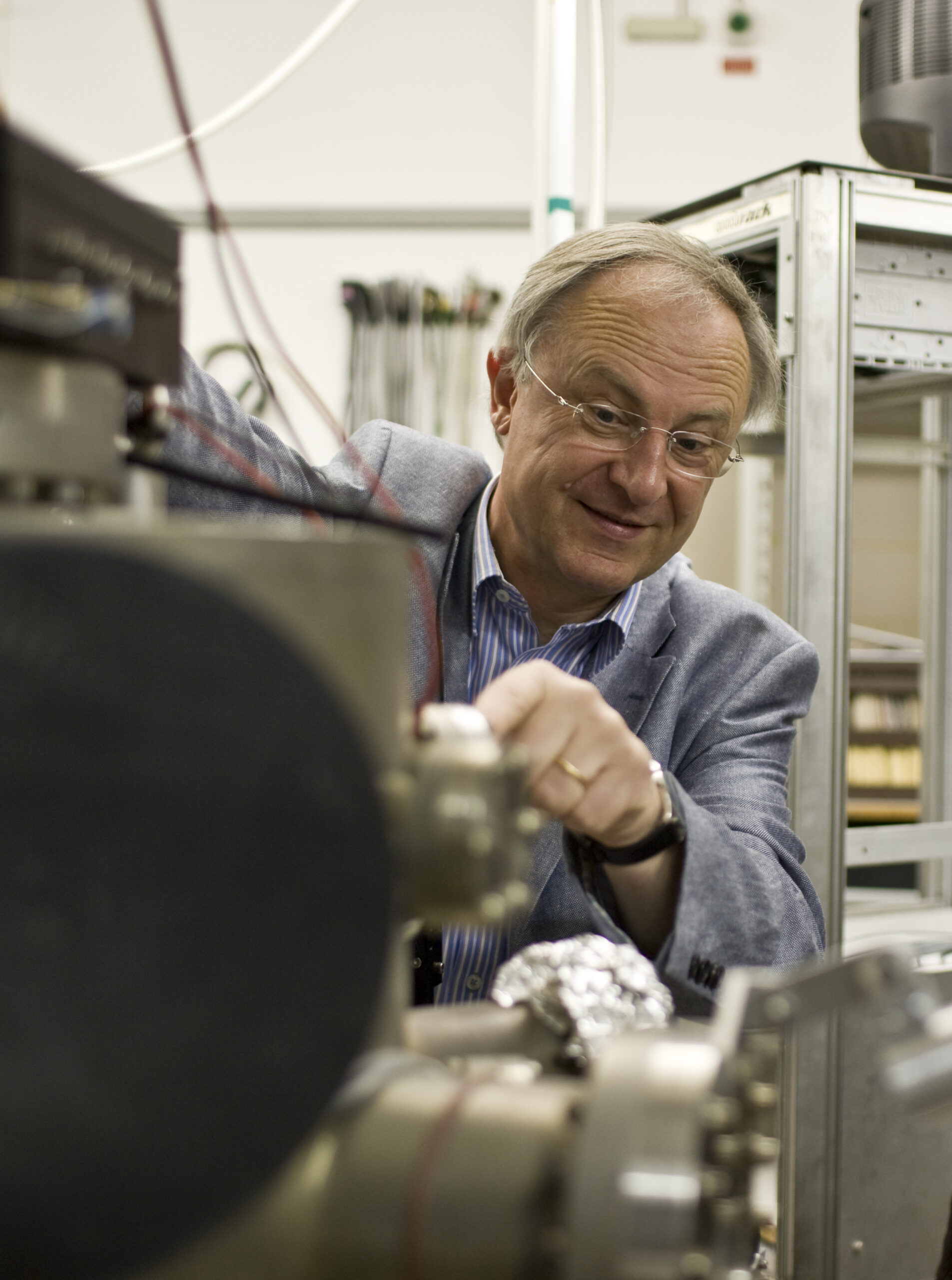 Professor Dr. Dr. Ulrich Heinzmann, Fakultät für Physik