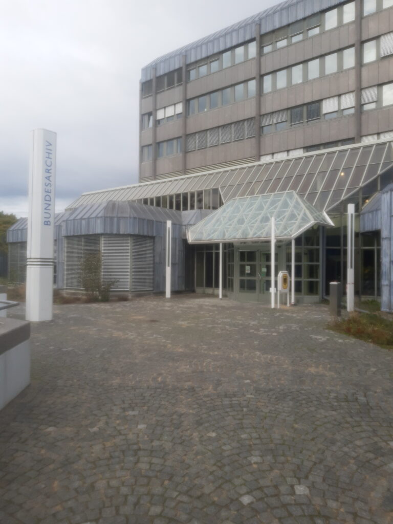 Eingang des Bundesarchivs in Koblenz