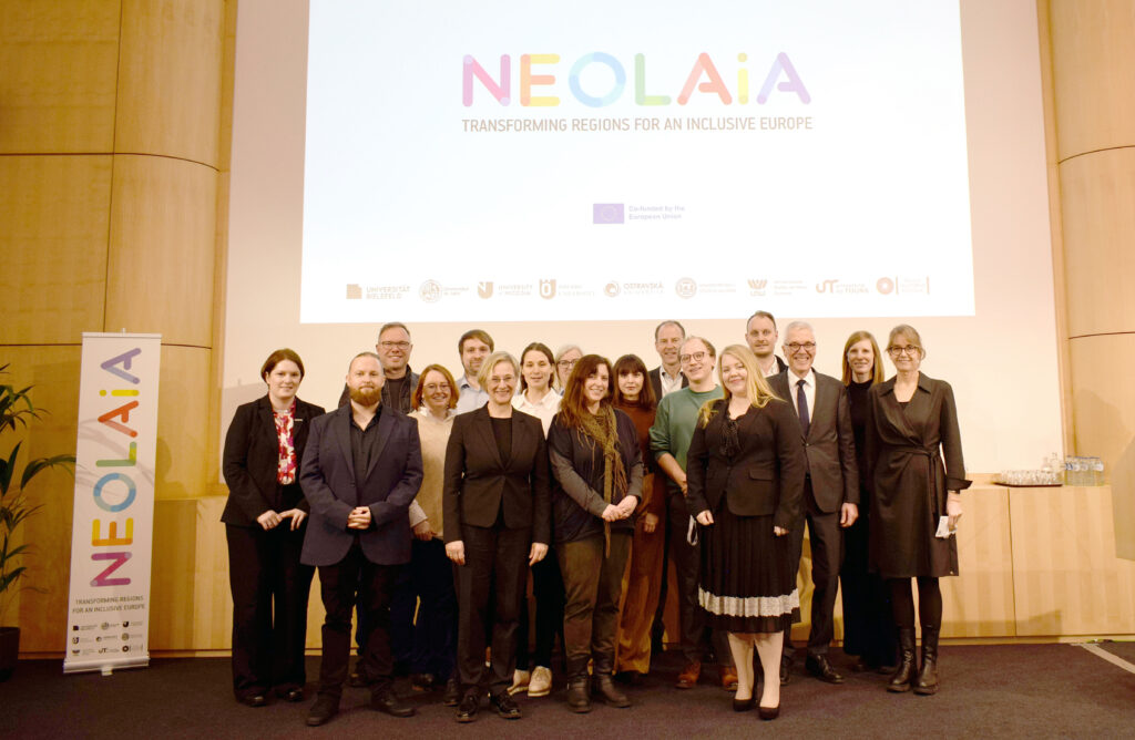 Vertreter*innen der Universität Bielefeld beim Kick off-Meeting von NEOLAiA in Brüssel
