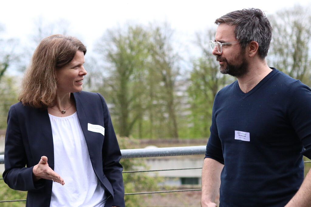 JICE researchers Prof'in Dr Claudia Voelcker-Rehage and Dr Niels Boissonnet are chatting outside.