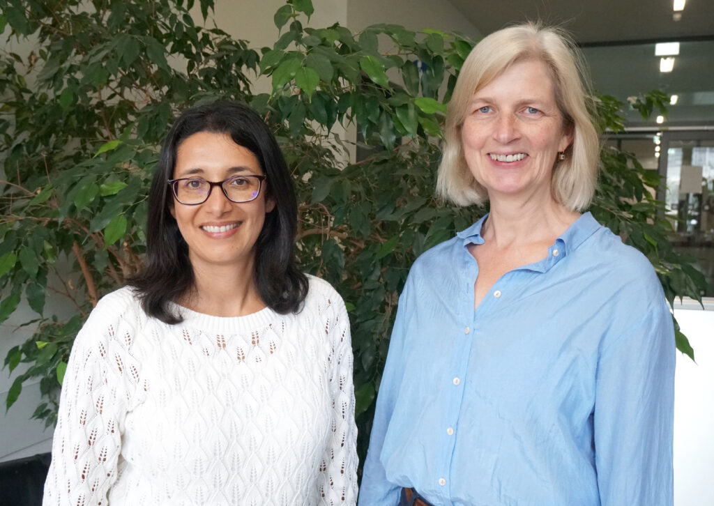 Dr. Clara Buitrago (links) und Dr. Sabine Schäfer (rechts) im X-Gebäude