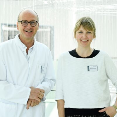 Prof. Dr. Eckard Hamelmann und Dr. Patricia Maasjosthusmann forschen zum Mikrobiom und wie sich Einflüsse aus der Umwelt aus chronische Krankheiten auswirken.