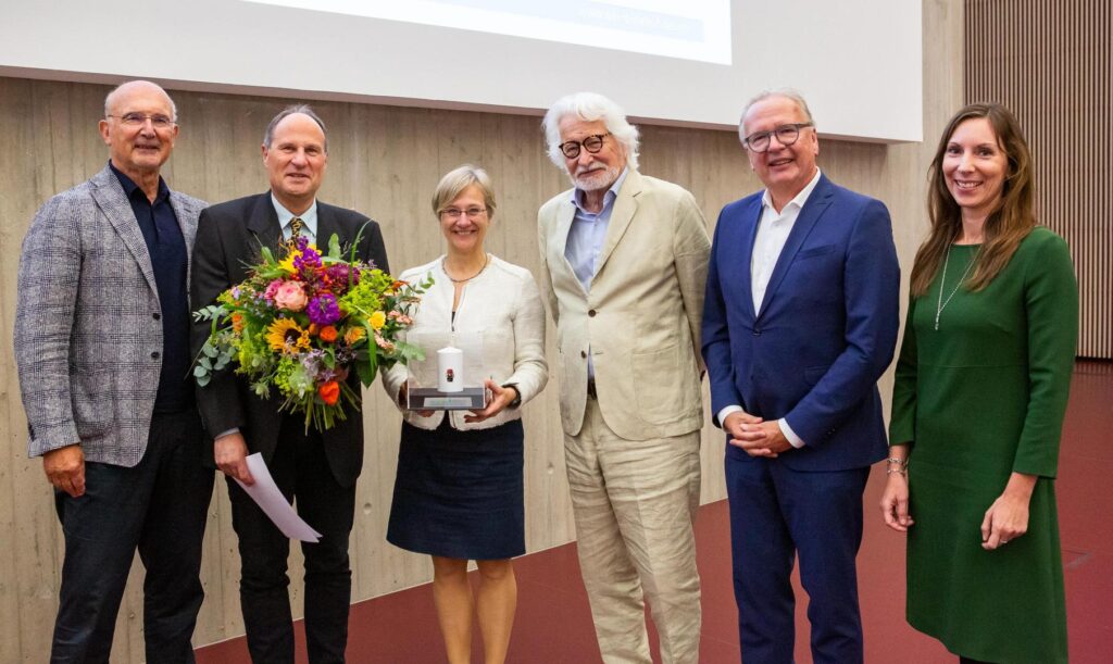 von links Herbert Vogel (UGBi), Prof. Dr. Thomas Huser, Rektorin Angelika Epple, Jörg Schwarzbich, Dr. Rainer Wend (UGBi), Juniorprof’in Dr. Sabrina Backs