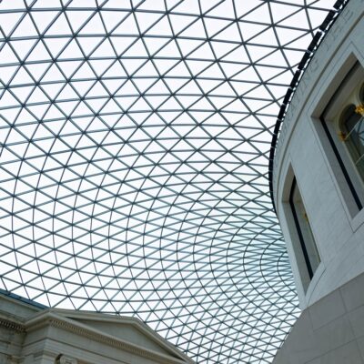 Blick von unten auf den Queen Elizabeth II Great Court (British Museum London)