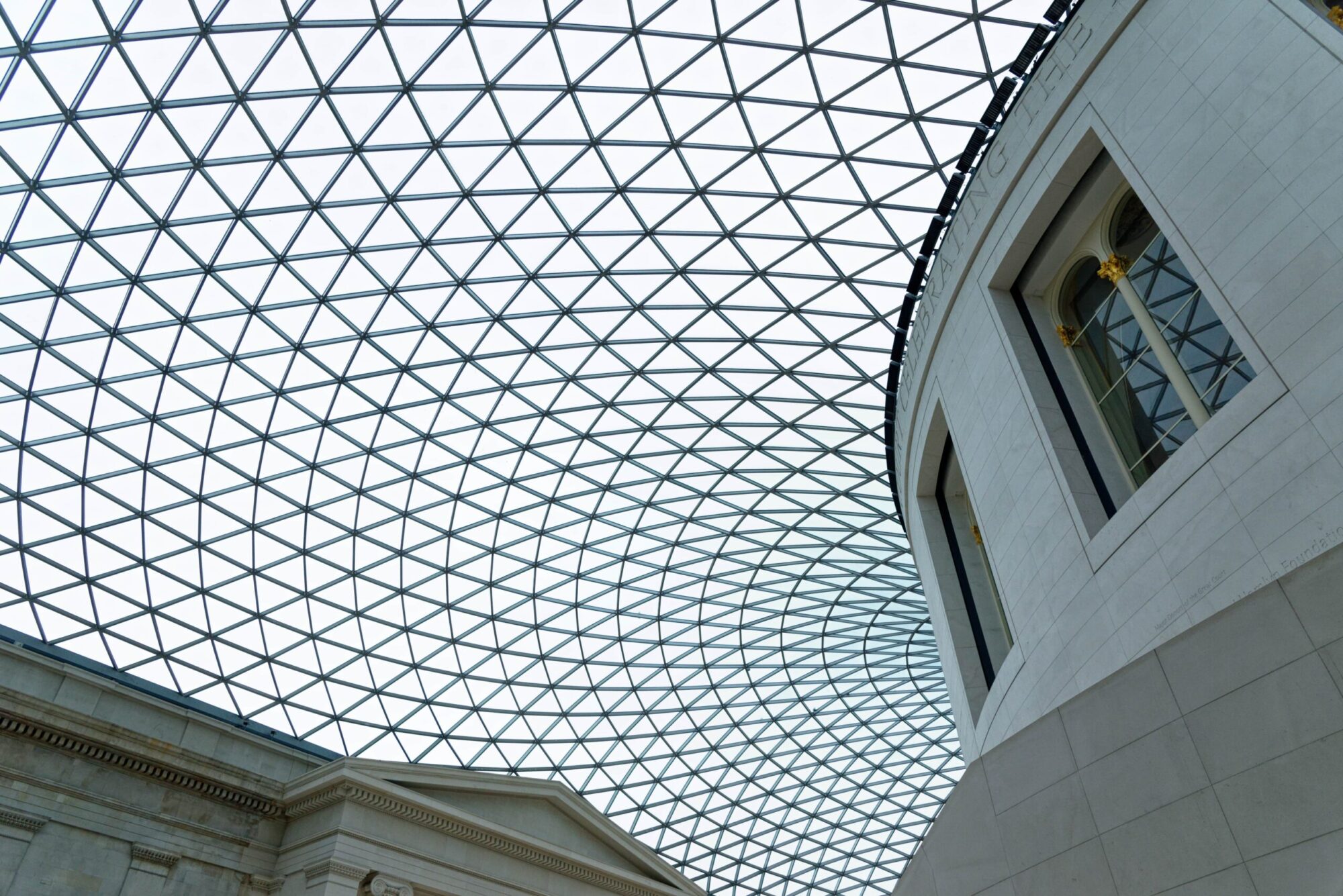 Blick von unten auf den Queen Elizabeth II Great Court (British Museum London)