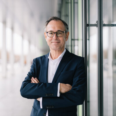 Andreas Zick auf dem Unicampus.