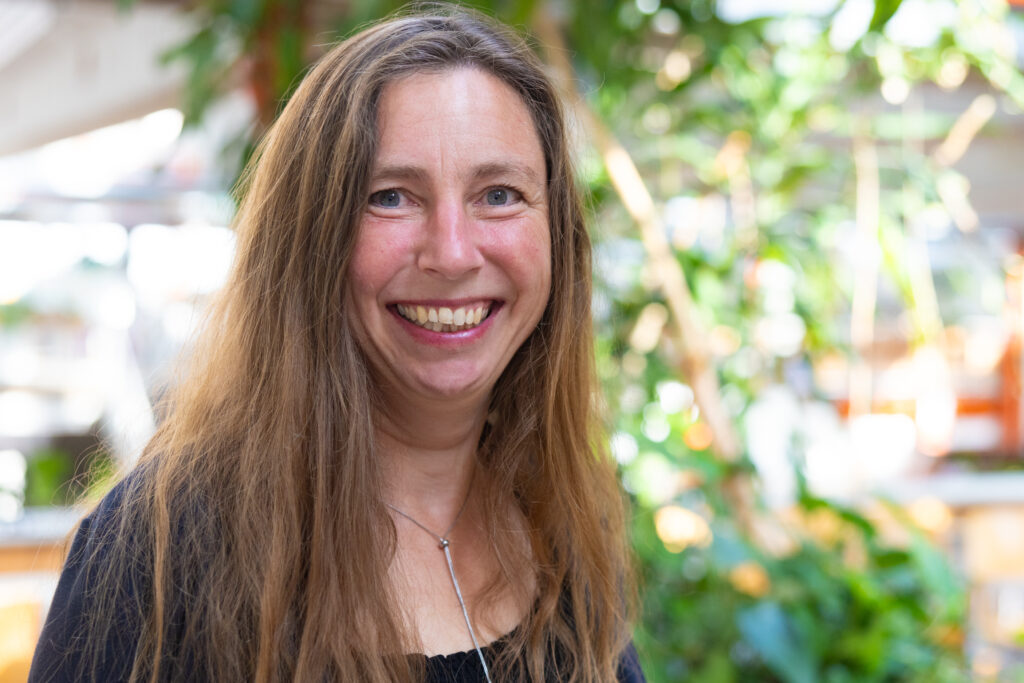 Portrait photo of Professor Dr. Annette Textor; Chair of Educational Science with a focus on empirical school research, Faculty of Educational Science / WG 4 - School Development and School Research