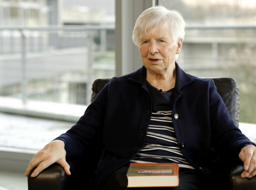 Portrait Prof'in em. Dr. Elisabeth Gülich