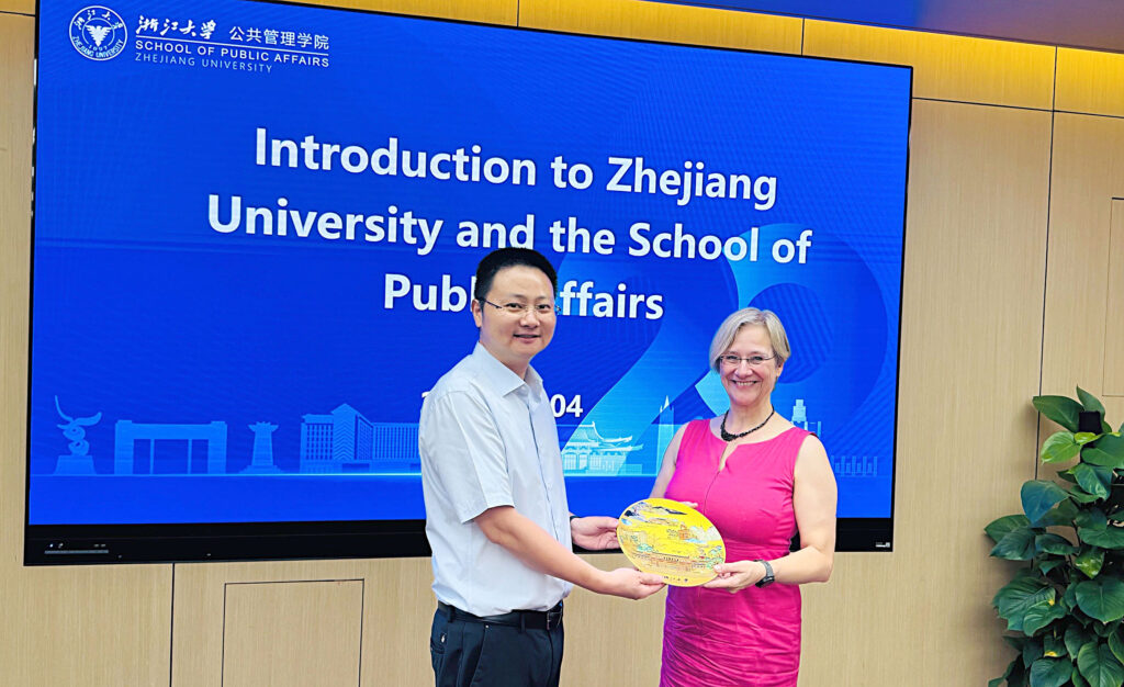 At Zhejiang University in Hangzhou (China), the Bielefeld delegation had the opportunity to learn about the work of Professor Dr. Tao Liu from the School for Public Affairs.