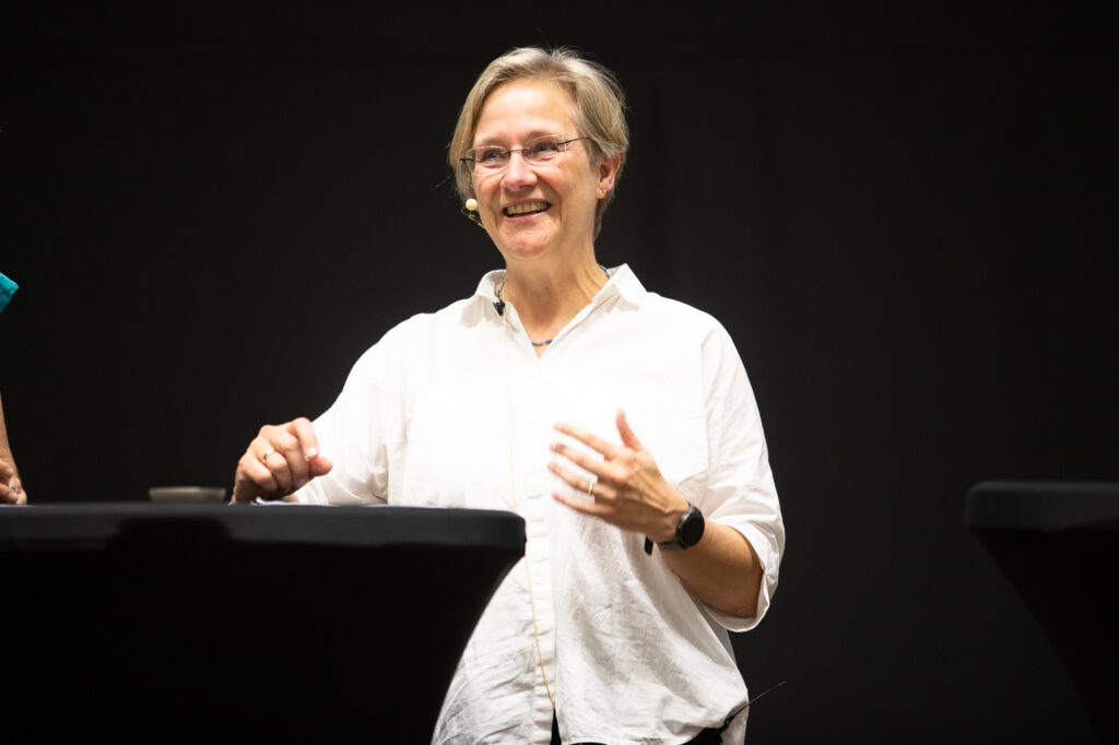 Ein Bild von Rektorin Prof’in Dr. Angelika Epple während sie spricht