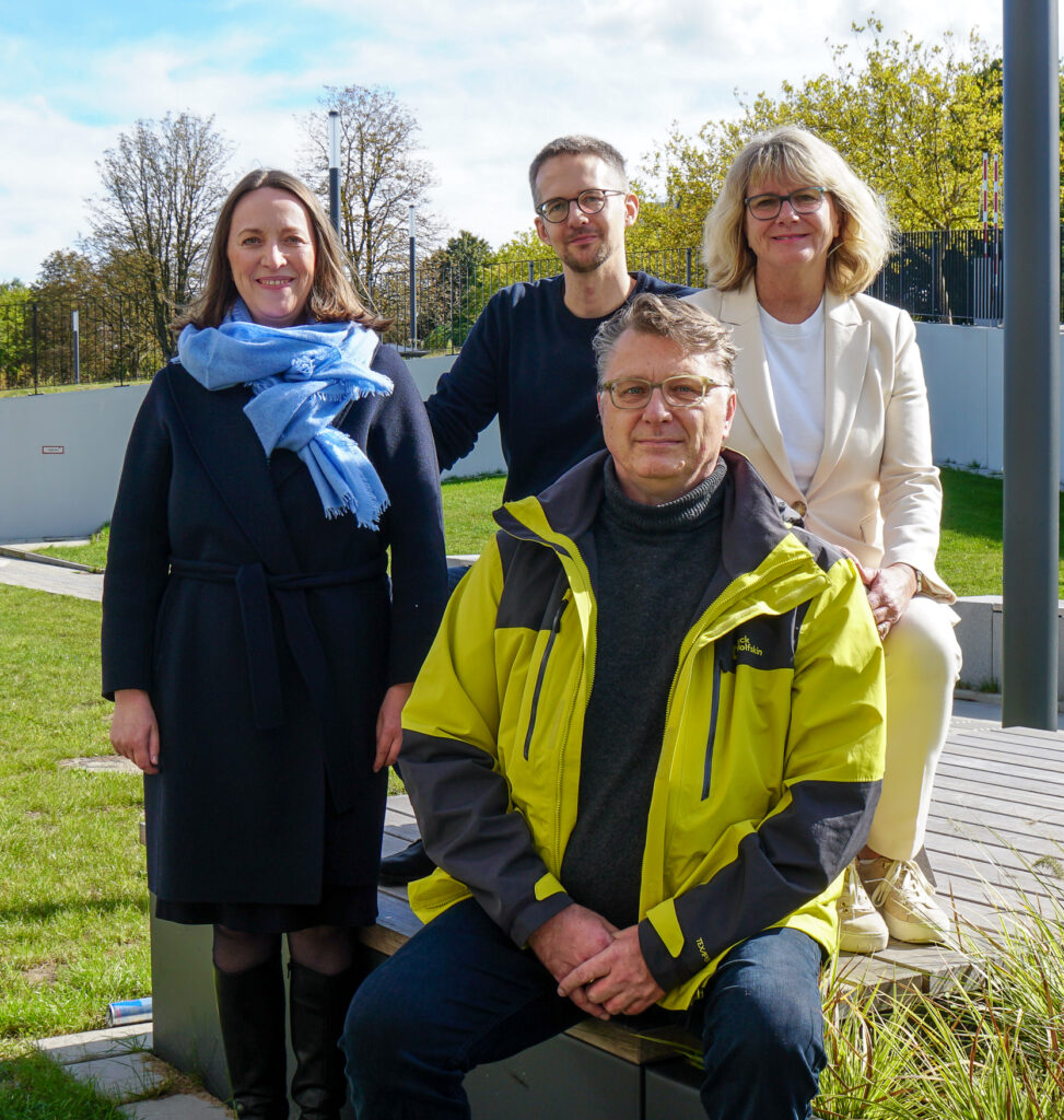 Gruppenbild mit den vier Personen