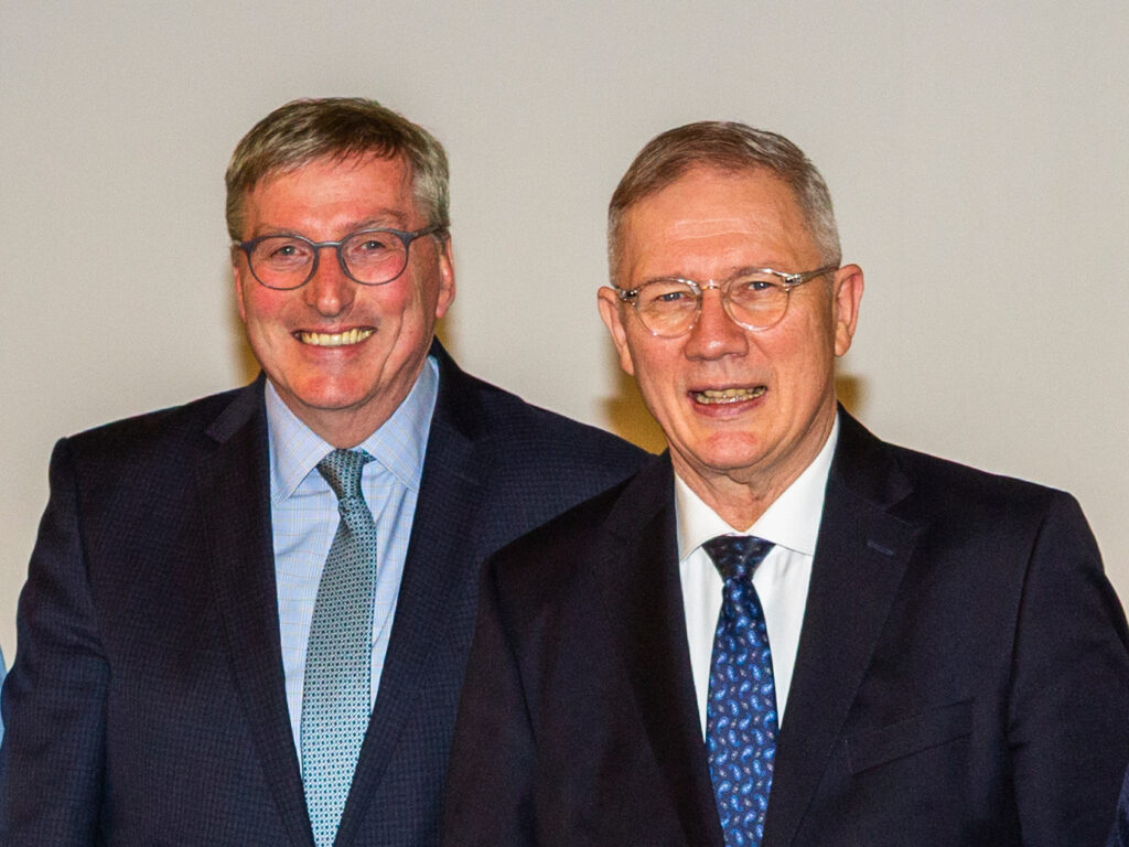 Dr. Rainer Norden als Vorsitzender (r.) und Martin Henke als Geschäftsführer bilden das neue Führungsduo der Universitätsgesellschaft Bielefeld (UGBi).