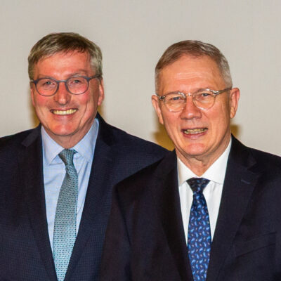 Dr. Rainer Norden als Vorsitzender (r.) und Martin Henke als Geschäftsführer bilden das neue Führungsduo der Universitätsgesellschaft Bielefeld (UGBi).