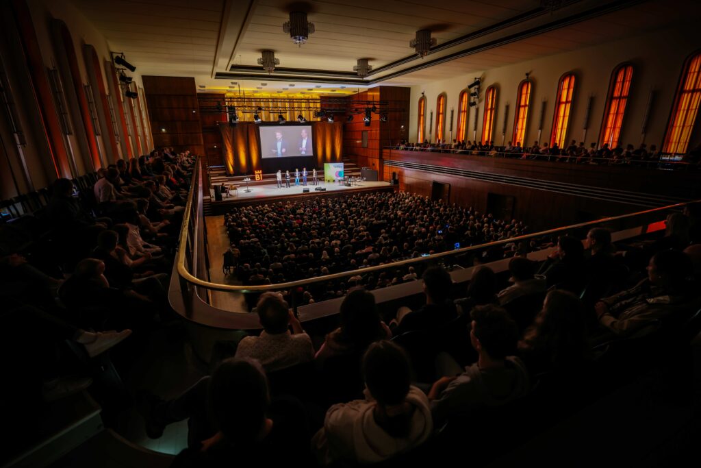Famelab, bielefeld marketing, wissenswerkstatt, Deutschlandfinale, Deutsche Meisterschaft, Wissenschaftsfragen, Bielefeld, oetkerhalle Famelab: 3 BI im Deutschlandfinale Deutsche Meisterschaft im Erklären von Wissenschaftsfragen in Bielefeld