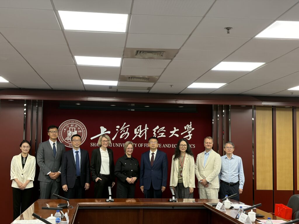 Die Bielefelder Delegation zu Gast an der Shanghai University of Finance & Economics in China.