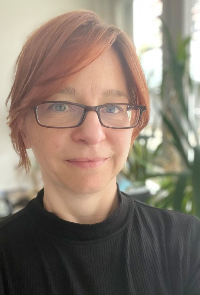 Bild von Frau mit Brille
