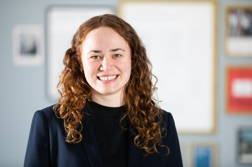 Porträtfoto von Dr. Emma Sammet