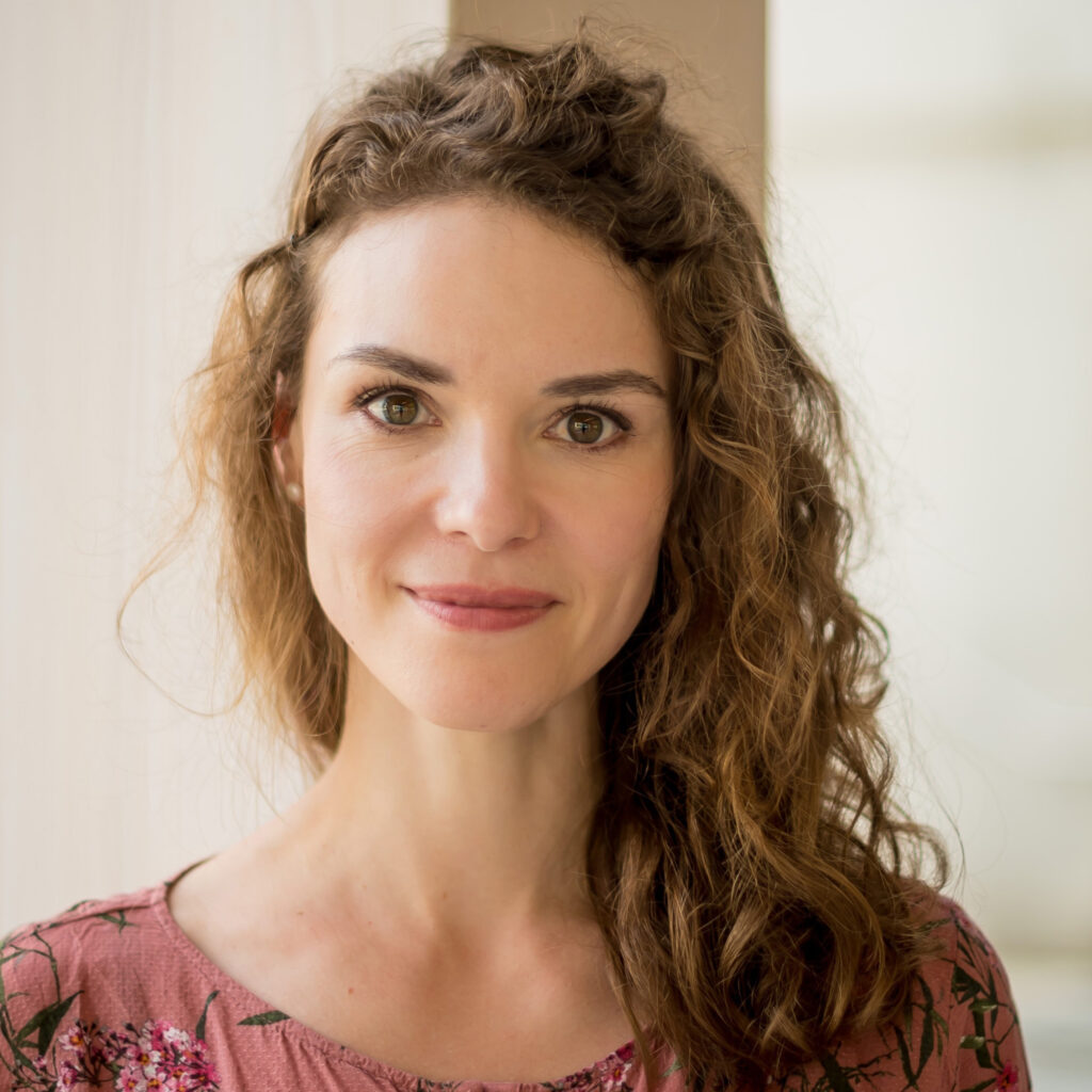 Portrtäfoto von Dr. Rebekka Hahn