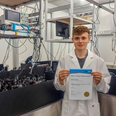 Schüler Farell Keiser im Labor